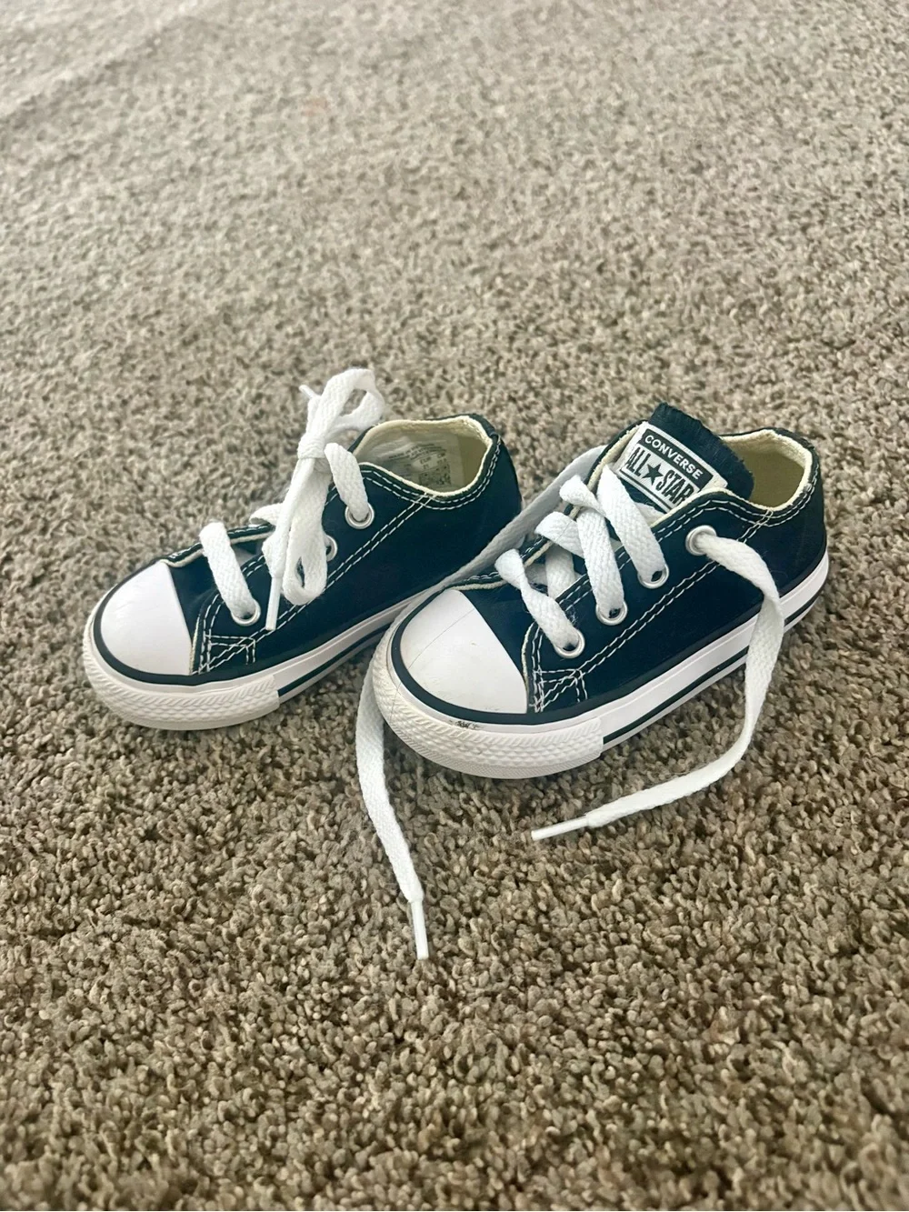 Girls Toddler Converse Chuck Taylor All Star Low Tops – Size 5